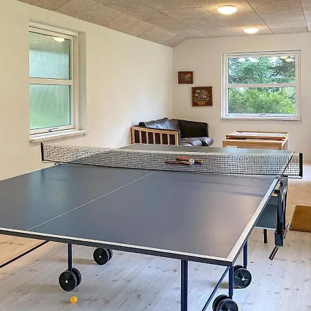 10 Person In R M By Traum *