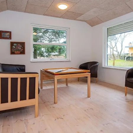 10 Person In R M By Traum