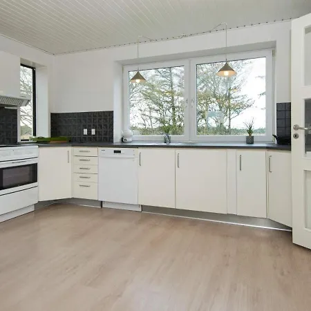 10 Person In R M By Traum *